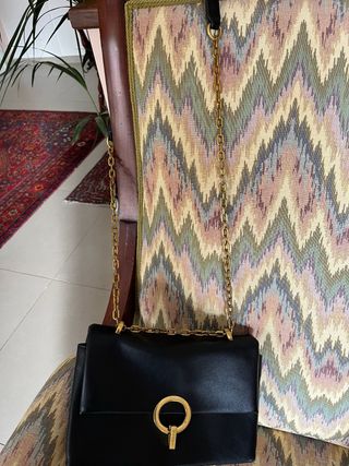 Borsa Gaudi nera con tracolla dorata