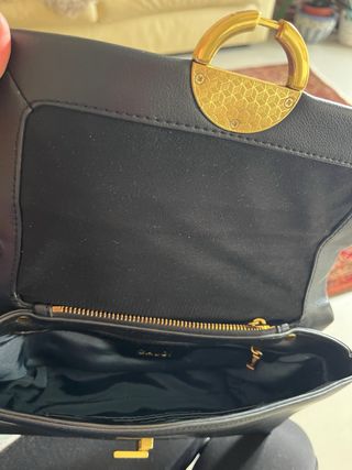 Borsa Gaudi nera con tracolla dorata