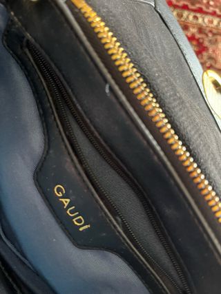 Borsa Gaudi nera con tracolla dorata