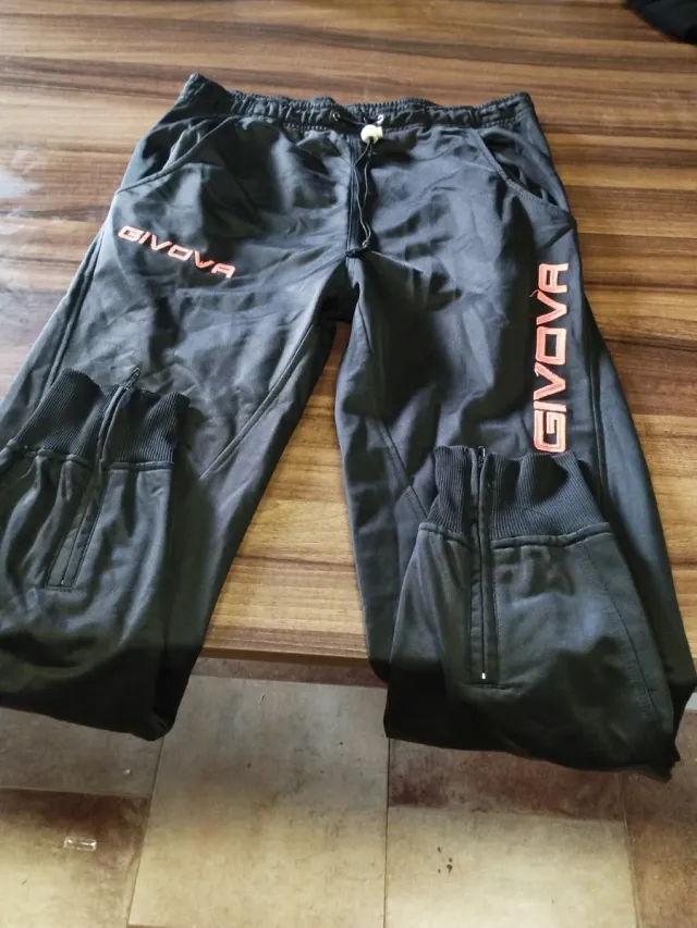 Pantalones de chándal negros y blancos