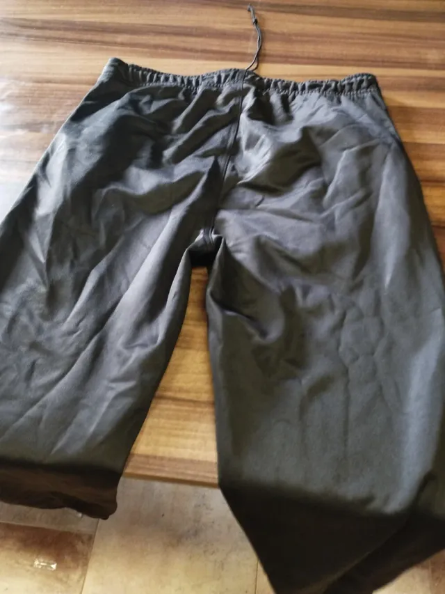 Pantalones de chándal negros y blancos