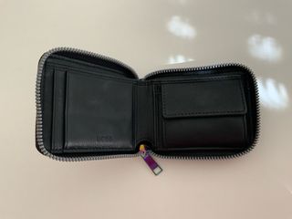Cartera BOSS Negra con Cremallera Arcoíris