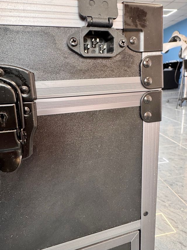 Maleta maquillaje aluminio 4 en 1 ruedas