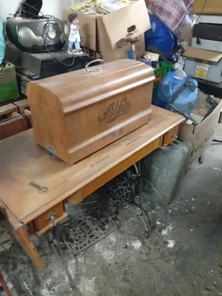 Máquina de coser Alfa antigua