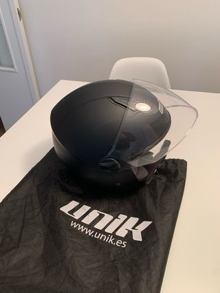 Casco UNIK negro  mate con visera talla M