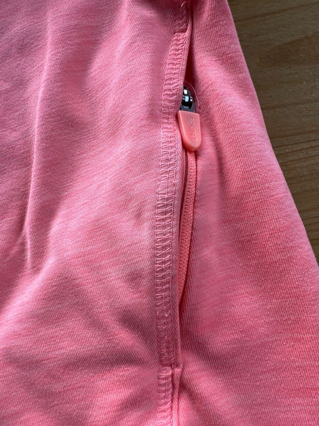 Conjunto deportivo: mallas, sudadera y top