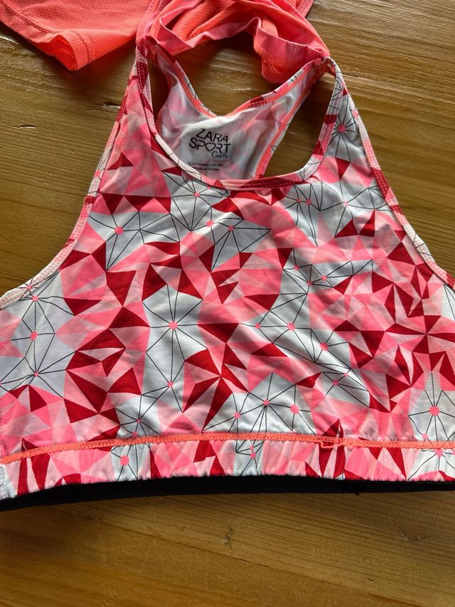 Conjunto deportivo: mallas, sudadera y top