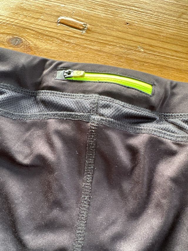 Conjunto deportivo: mallas, sudadera y top