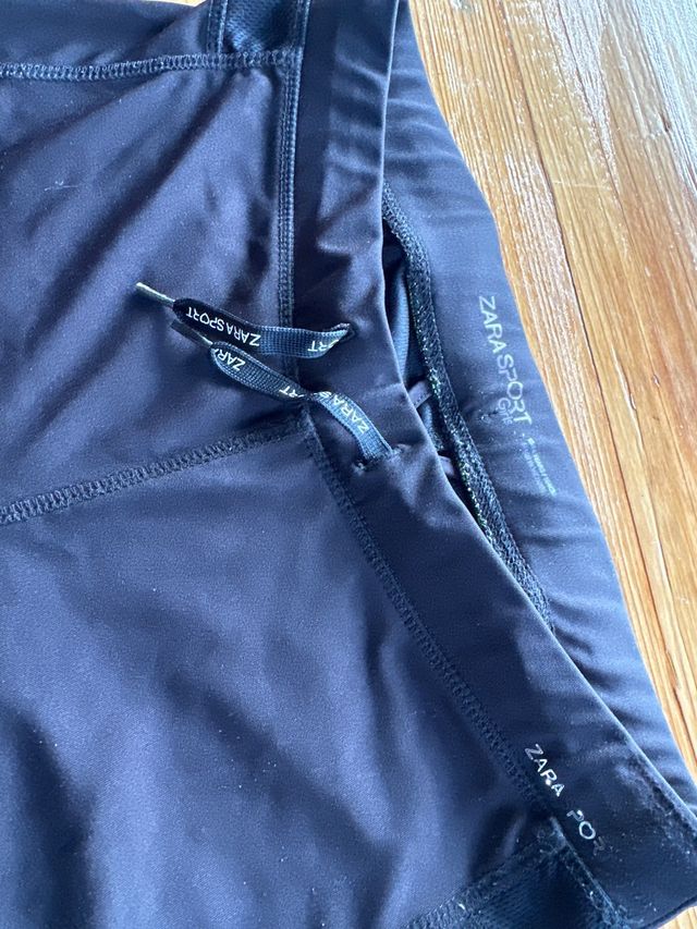 Conjunto deportivo: mallas, sudadera y top