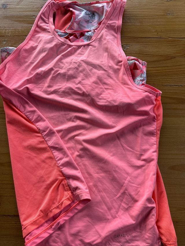 Conjunto deportivo: mallas, sudadera y top