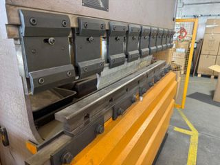 Plegadora de metal industrial