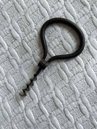 Antico cavatappi in metallo