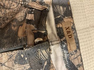 Pantalones vaqueros estampados