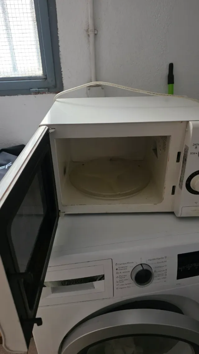 Microondas Sharp R-211