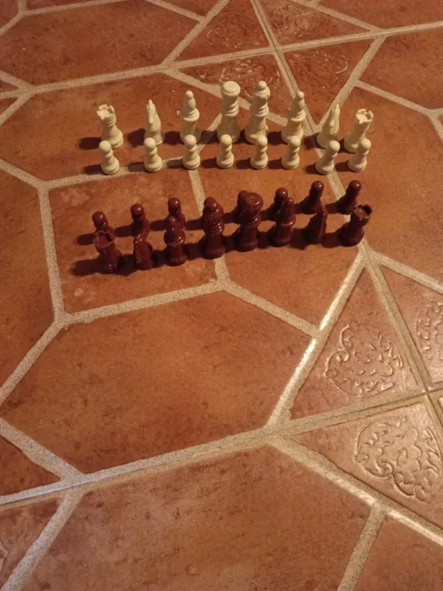 Figuras de ajedrez de plástico