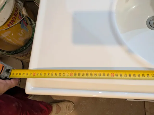 Mueble de baño con lavabo de porcelana