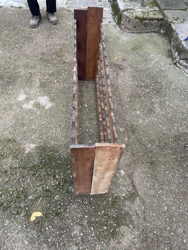 Botellero de madera hecho a mano