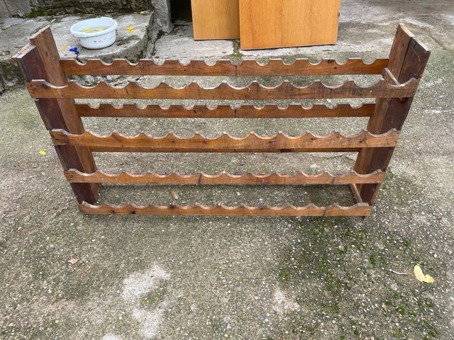 Botellero de madera hecho a mano