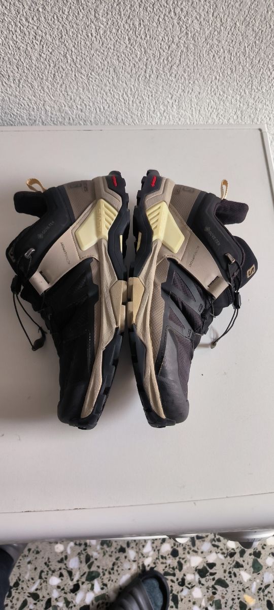 Zapatillas Salomon Trail Running Negras Beige