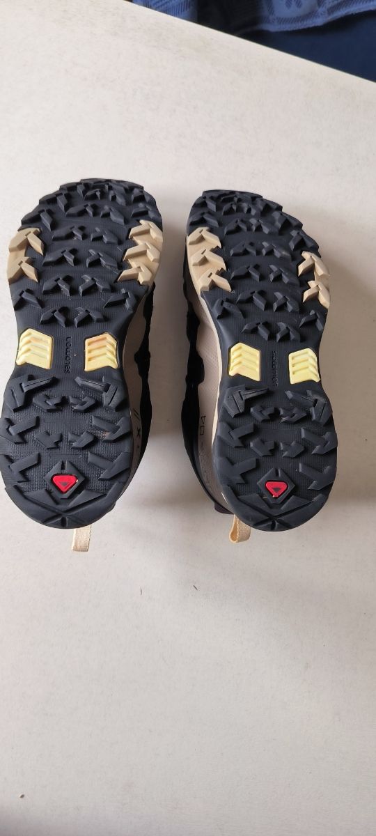 Zapatillas Salomon Trail Running Negras Beige