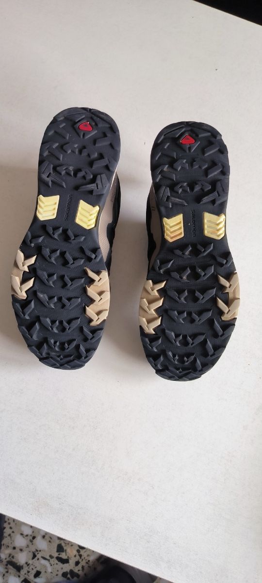 Zapatillas Salomon Trail Running Negras Beige