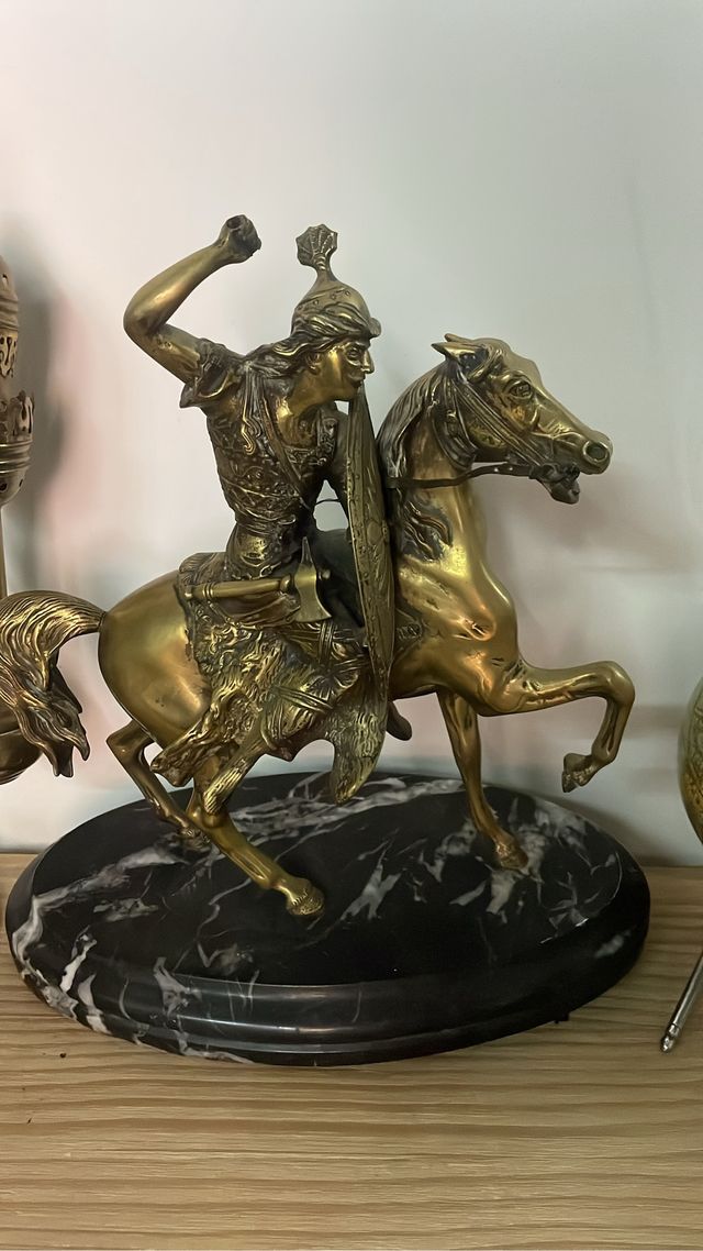 Figura guerrero vintage a caballo metal
