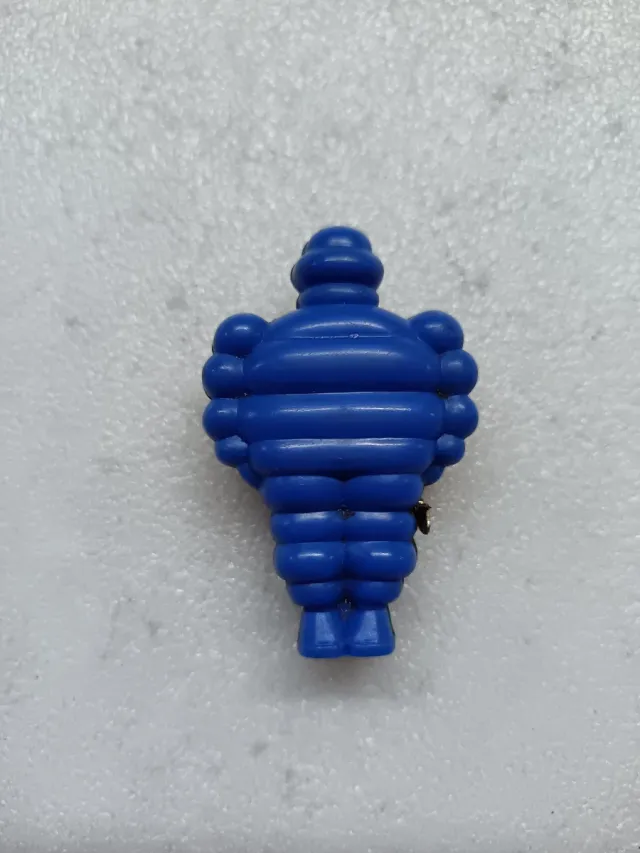 Portachiavi e figura Michelin blu