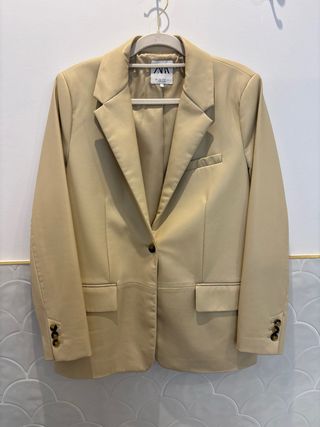 Blazer polipiel beige Zara Talla L