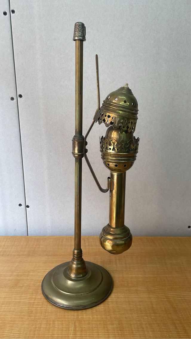 Antiguo quemador de incienso de latón