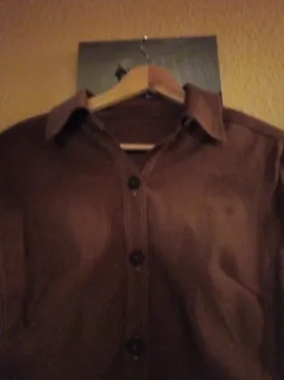 Camisa ante mujer marrón con hombreras