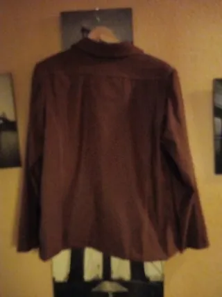 Camisa ante mujer marrón con hombreras