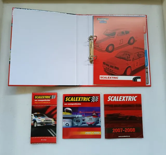 LOTE DOCUMENTAZIONE SCALEXTRIC RIVISTE E CATALOGHI