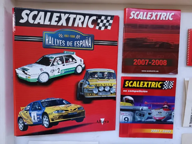 LOTE DOCUMENTAZIONE SCALEXTRIC RIVISTE E CATALOGHI