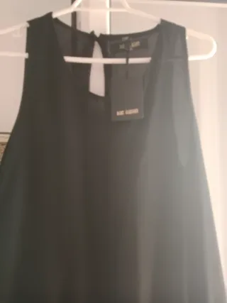 Vestido negro con plumas