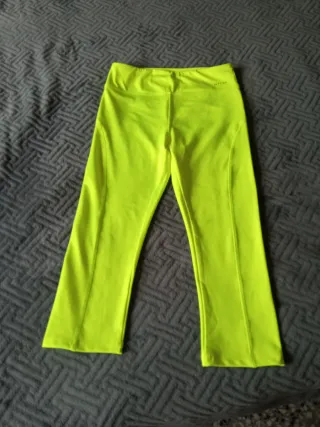 Mallas deportivas cortas color amarillo neón