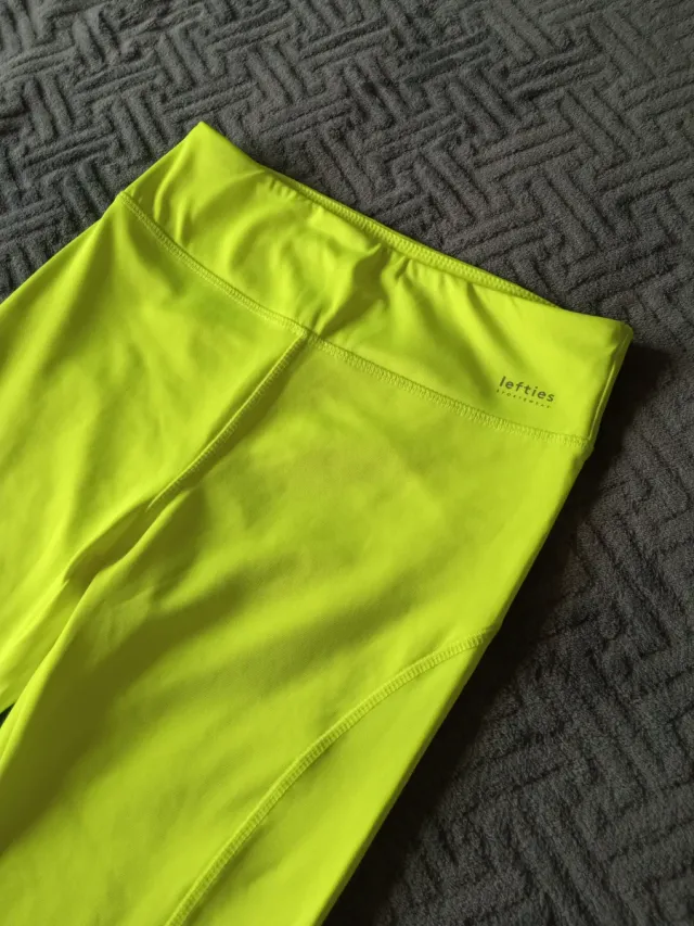 Mallas deportivas cortas color amarillo neón