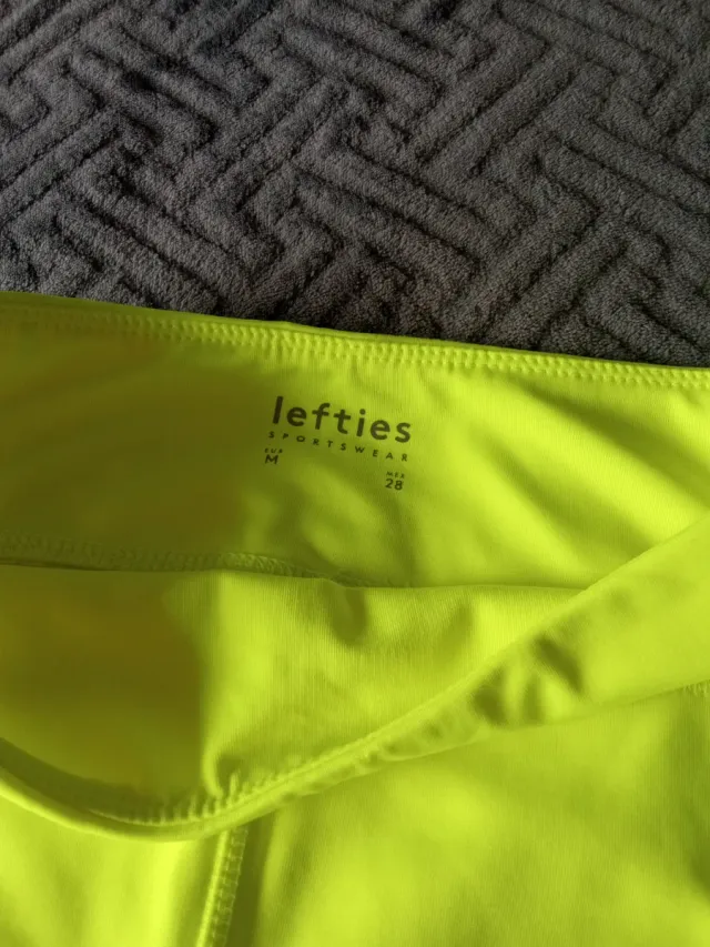 Mallas deportivas cortas color amarillo neón