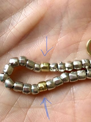 Due granelli Dodo jais in oro giallo