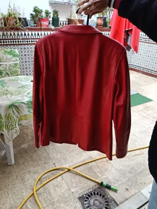 Chaqueta de cuero roja