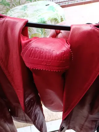 Chaqueta de cuero roja