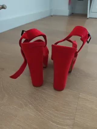 Zapatos de tacón rojos plataforma
