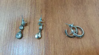 Pendientes plateados con diseño colgante y de aro