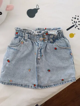 Falda vaquera niña Zara fresas,talla 4 años (104cm