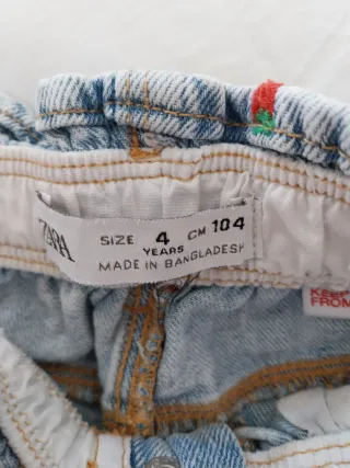 Falda vaquera niña Zara fresas,talla 4 años (104cm