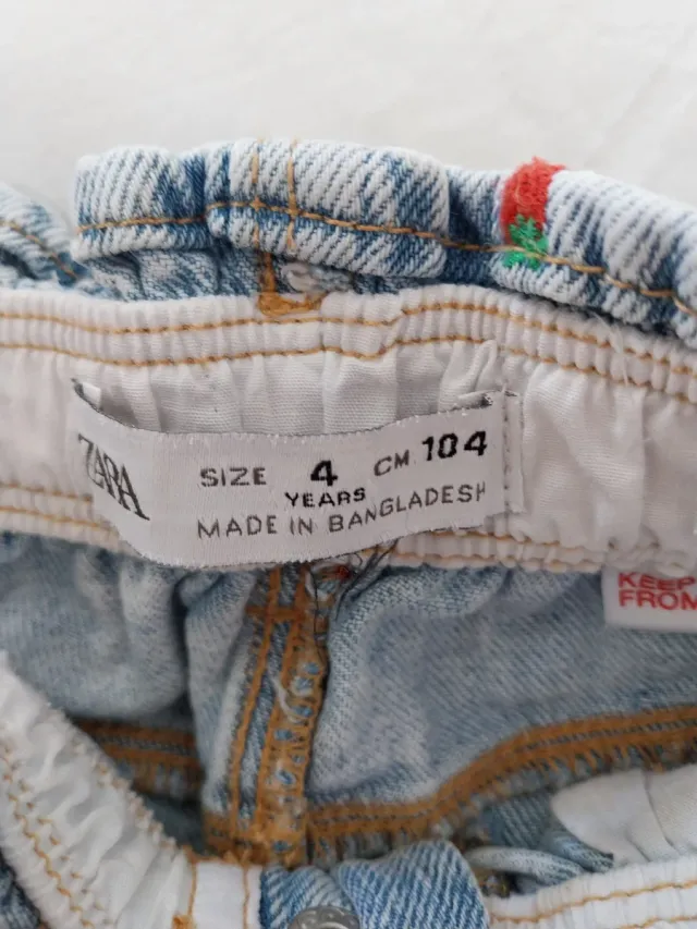 Falda vaquera niña Zara fresas,talla 4 años (104cm