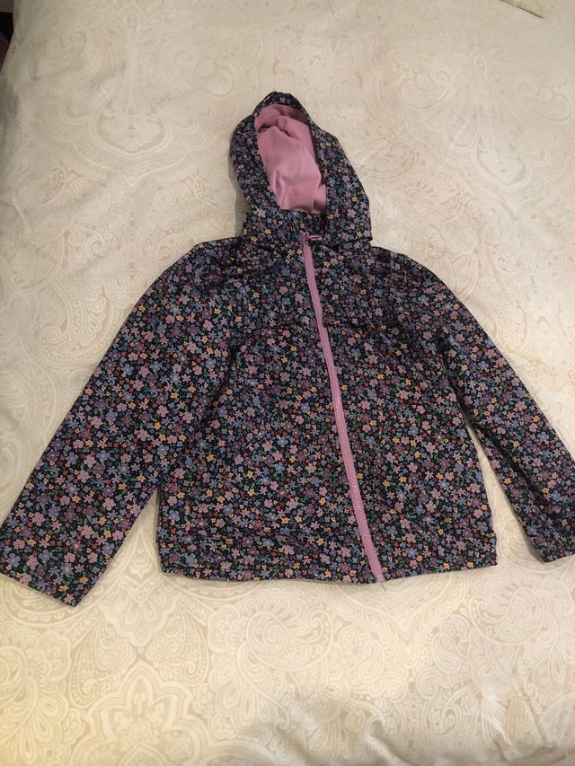 Cortavientos H&M floral 6-8 años