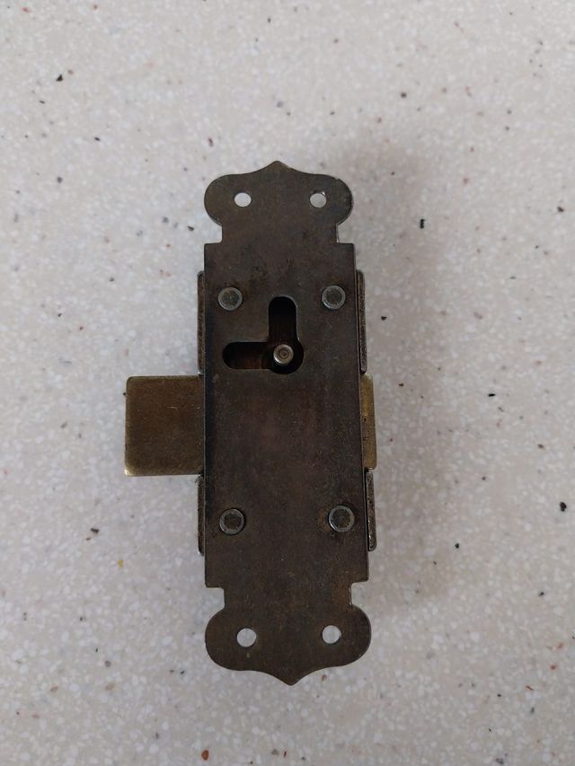 Juego de 4 pestillos con llave de latón envejecido