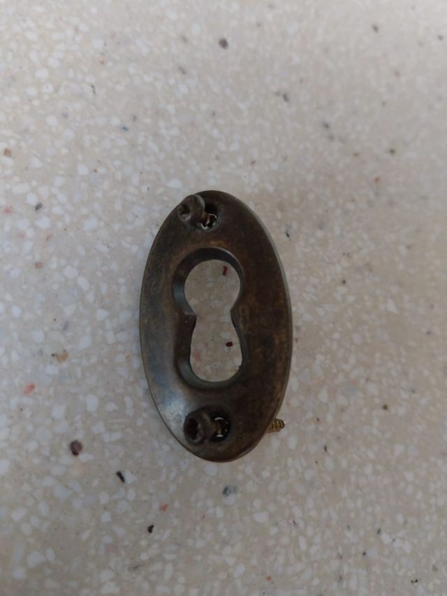 Juego de 4 pestillos con llave de latón envejecido