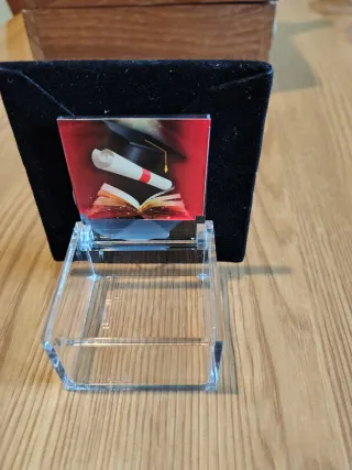 Scatola Cappello Laurea Nero con Nappa Rossa