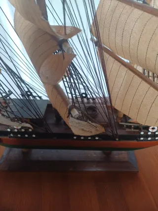 Maqueta de velero de madera
